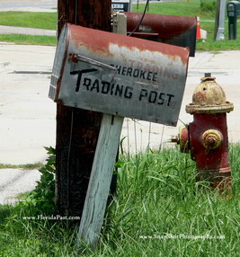 Another view of this Great old mailbox